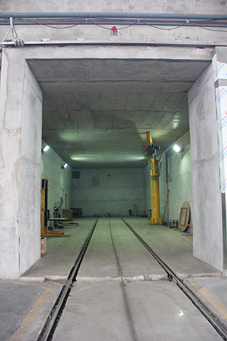 ����̽����